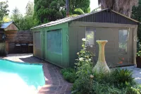 Ukarimu Guest House - Pools