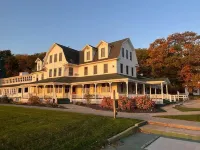 Lakefront 1 Bdrm--Hot Tub Open All Winter!    Early Summer Booking Discount!