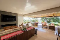 Exclusive Family House with Padel and Lake Chapala Access - parking