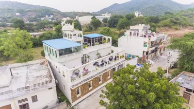 Emperor Palace A Heritage Villa Hotels near Dodawali Waterfall ( Dodawali village )