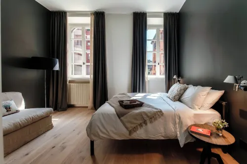 Shadows of Love - by MyHomeInComo