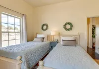 Secluded 16-acre Ranch House near Red Fleet, Steinaker & Flaming Gorge - chambre d’hôtes