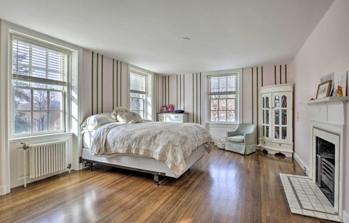 Spacious Estate w/ Courtyard: 2 Miles to Downtown!