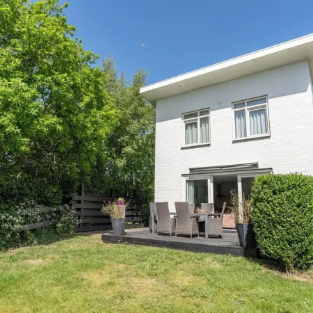 Pretty Holiday Home with Garden