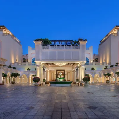 Shangri-La Hotel Apartments Qaryat Al Beri Отели рядом с достопримечательностью «Парк Шейха Халифа»