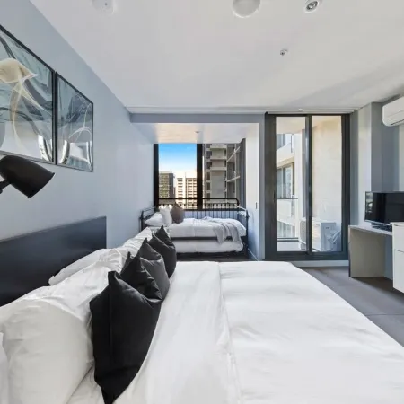 A Cozy & Stylish Studio Next to Southern Cross