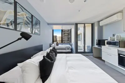 A Cozy & Stylish Studio Next to Southern Cross