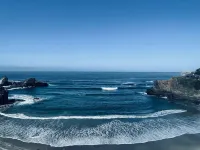 Pelican Point -- Oceanfront Blufftop on 1 Acre, Hot Tub, Dog Friendly! Hotels in Gualala