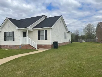 Beautiful Private 3 Bedroom Home Hotels near Walgreens
