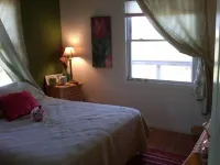 AIR CONDITIONED 4 Bed/2 Bath Beach House