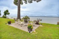 Waterfront Gloucester Cottage w/ Private Boat Dock