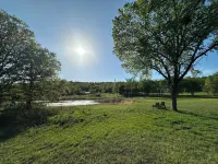 Cozy country cabin with hot tub in Sand Springs on 7 acres w a pond