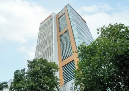 Bloom Hotel - BKC Kalina Отели рядом с достопримечательностью «Christ Kanthi Church»