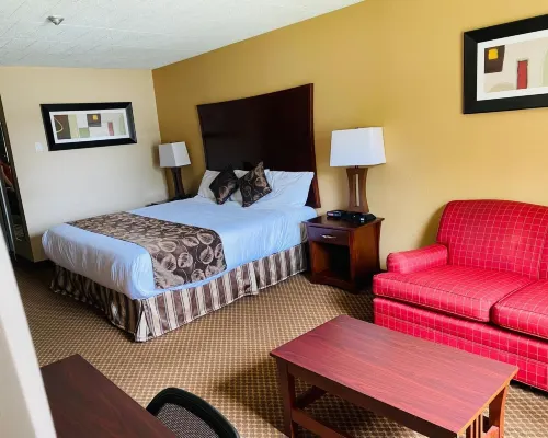 Luxury Inn Hotels near Silver Bullet