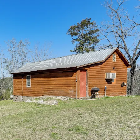 < 1 Mi to White River! Pet-Friendly Cabin in Guion