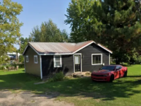 The Black House - 3 Beds - 2 Bed Rooms - ~ Close to Snowmobile Trail! Hotels in Baraga County