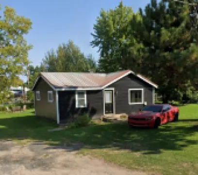 The Black House - 3 Beds - 2 Bed Rooms - ~ Close to Snowmobile Trail!