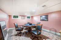 4 Beds, 4 bathrooms! 1 block to town shops, bars, bowling, canoeing, and parks!