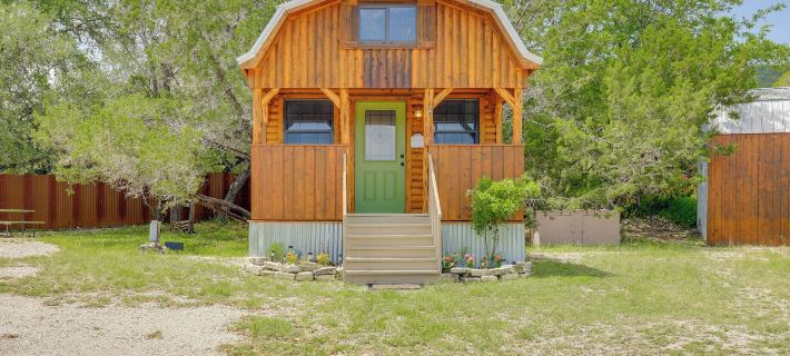 Cozy Couple's Cabin Retreat in Concan! Hotéis em Uvalde County