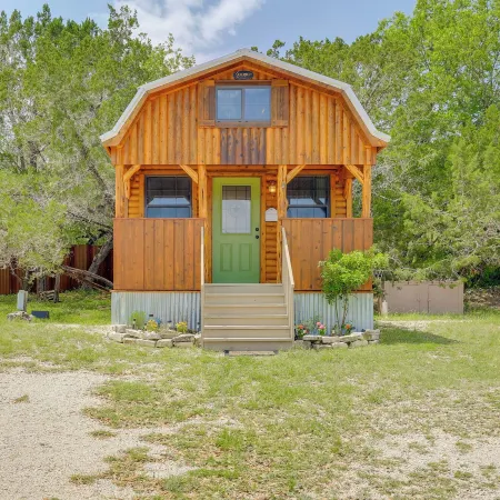 Cozy Couple's Cabin Retreat in Concan!