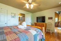 Hot Tub+Fire Table, Fireplace, Wi-Fi, Grill, Games, Peaceful, Close to Avl!