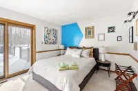 Peaceful A-Frame w/ Hot Tub, Game Room & Loft – Near Dining, Shopping & YSU