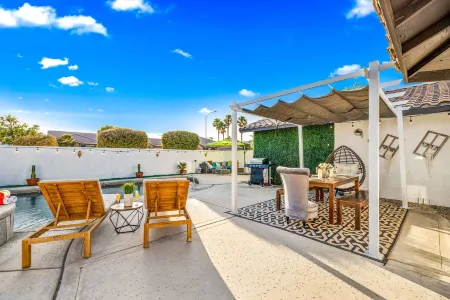 Alligator Vacation Home