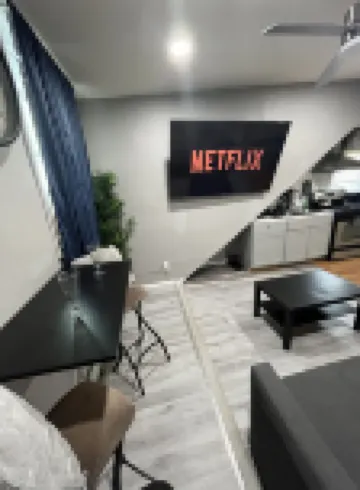 Cozy 2 Bed Room Apartment near Airport Hotels in Hillside