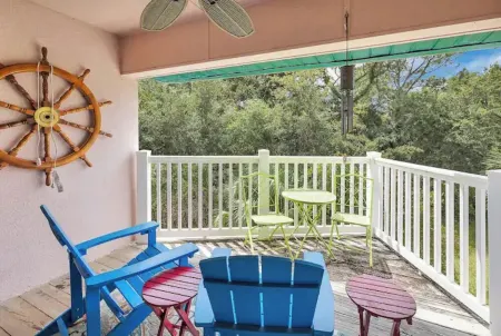 Redesigned condo in oceanfront community! Отели рядом с достопримечательностью «St Simons Island»