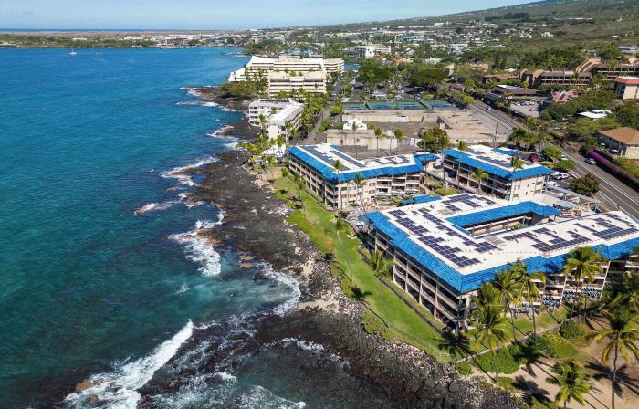 Kona Reef F2 Charming Oceanfront Condo for 4!