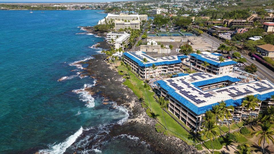 Kona Reef F2 Charming Oceanfront Condo for 4!