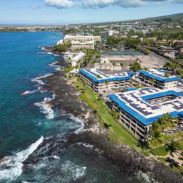 Kona Reef F2 Charming Oceanfront Condo for 4!