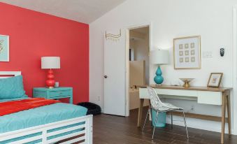 Stylish 3 Bedroom Pool Pets Sleeps 10