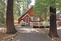 Woodland Chalet 2 mi from Beach Access! - parking