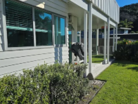 luxury beach flat,  MAXIMUM four people, No cleaning fee Hotels in Ohope
