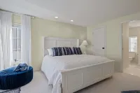 Enjoy views of Old Kinderhook 14th green, in 4 bedroom king bed - 6 bath home