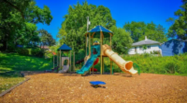 Downtown 2 BR Cottage w/ King Bed Hôtels à : Valparaiso