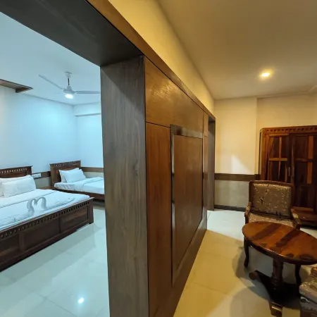 Col's Hotel Uphaar