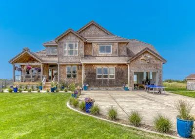 Private Path to the Beach and Hot Tub - Luxurious Coastal Escape North Head Lighthouse 주변 호텔