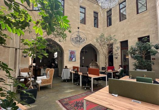 시르반샤 호텔 이미지