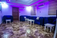 Hubbies Royale Hotel