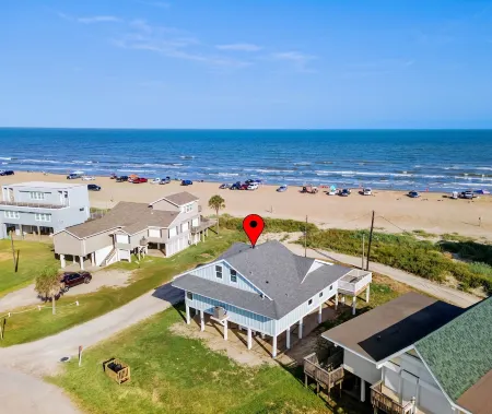 Seaside Serenity 5-Bedroom Beachfront Haven - Coastal Charm
