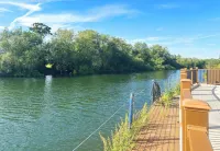 Thames Mansion - River View Hotels in Old Windsor