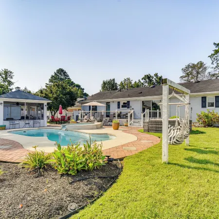 Luxe Lakefront Portsmouth Home: Fish, Swim & Play!