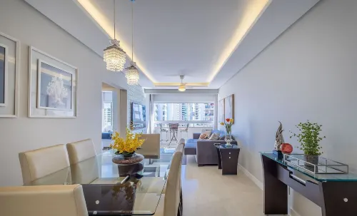 Apto Com Garagem e 2 Quartos a 60m da Praia ACO1103