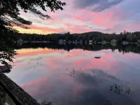 Sweet vintage cottage on Mountain View Lake, 2024 updates, next to Lake Sunapee