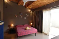 Authentic Campidanese, between art, nature and silence. 10 min from the sea Hotels in Nurachi