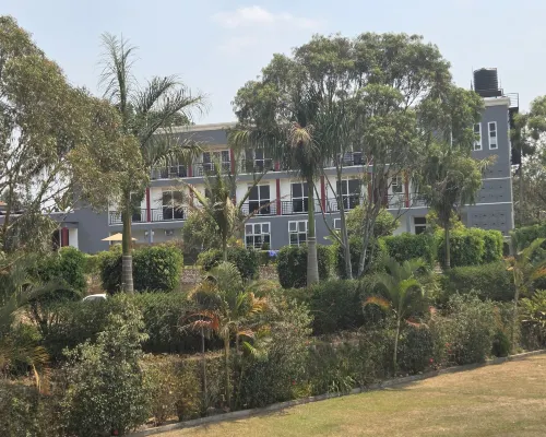 Peak Hotel Ξενοδοχεία στην πόλη Igara