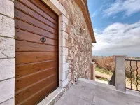 Farmhouse with panoramic views surrounded by forest in the center of Umbria