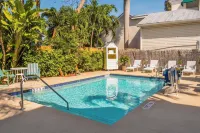 Silver Palms Inn - Pools